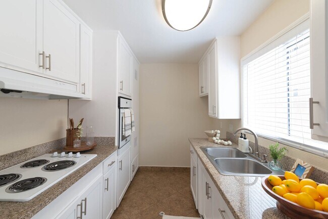 Foto del interior - Melrose Manor Apartments - Riverside, CA
