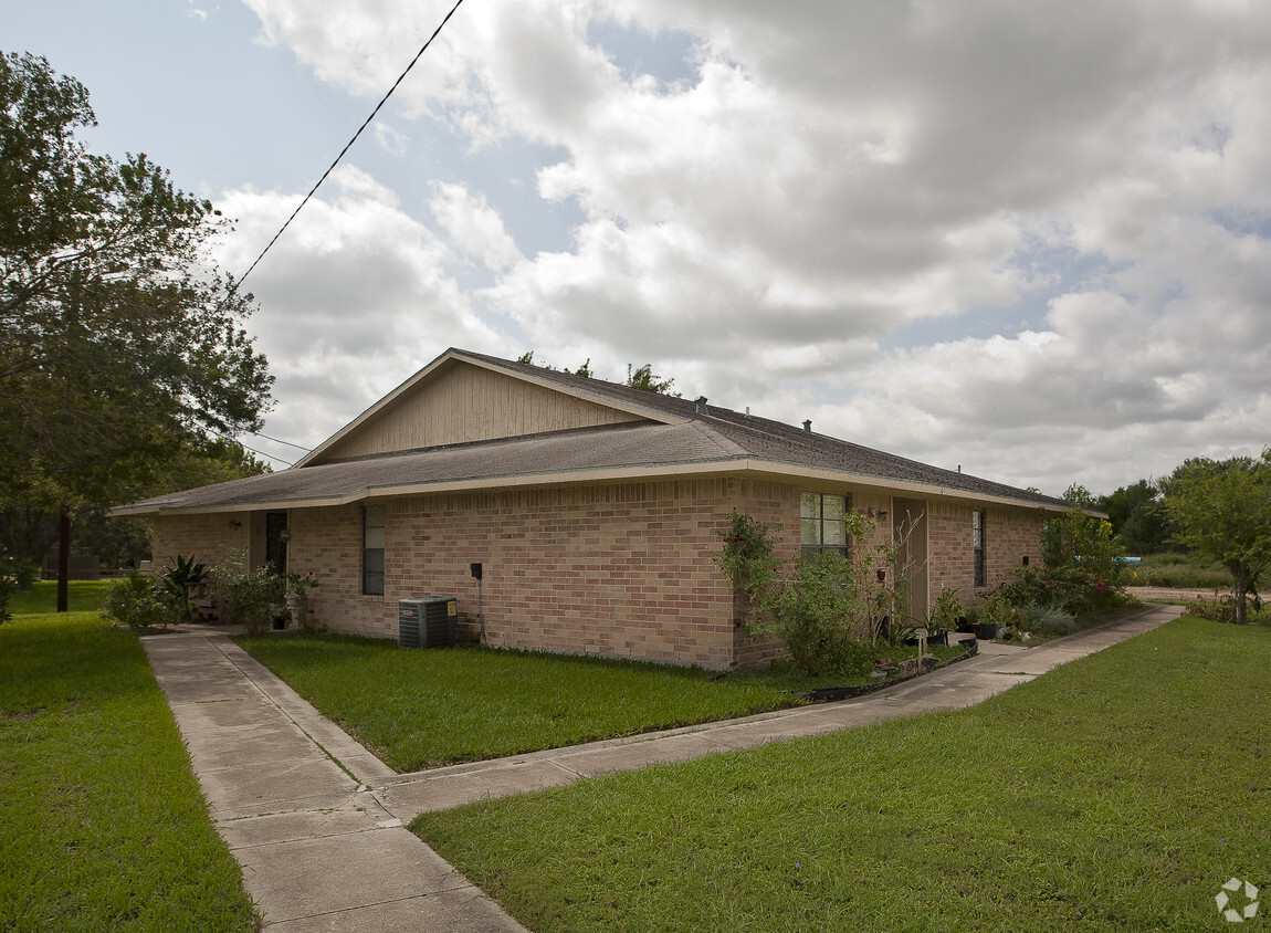 Building Photo - Raintree Apts