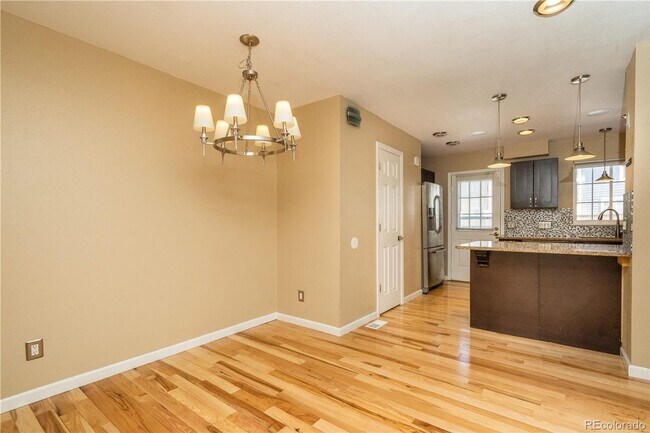 Foto del edificio - Beautiful Two Bedroom Two Bath Townhome in Indian Creek