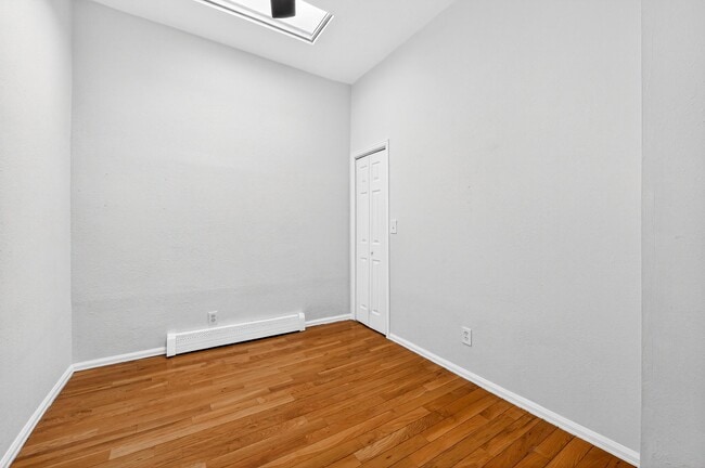 Building Photo - 2419 Tremont Pl