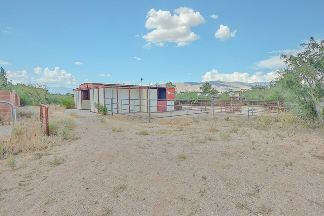 Building Photo - HUGE PROPERTY W/ POOL AND HORSE FACILITY W...