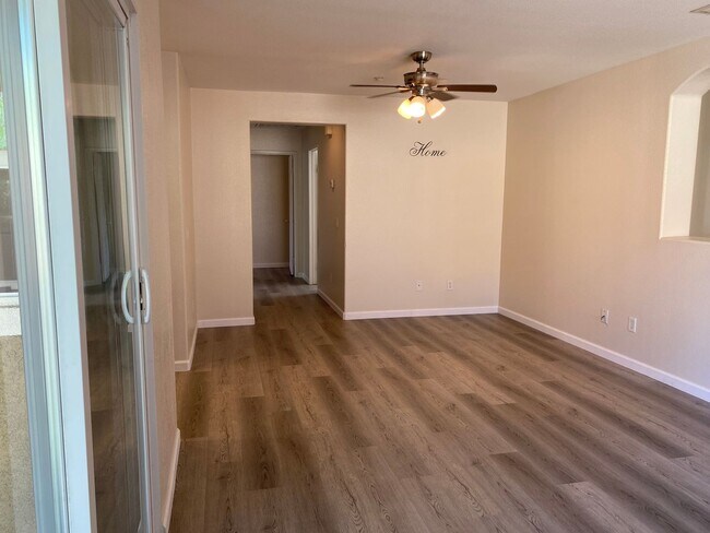Foto del edificio - 25794 Iris Ave