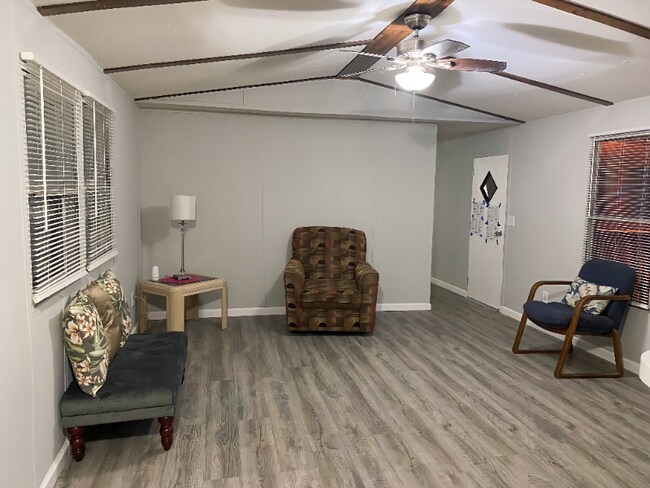 Foto del edificio - 777 E Yerby St