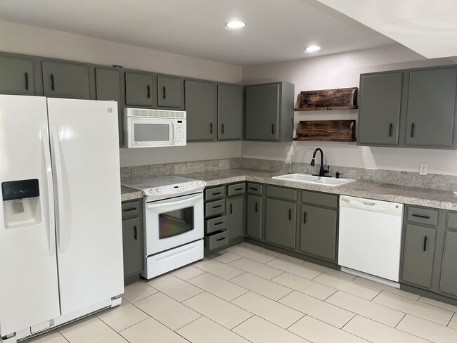 Foto del edificio - 68 White Oak Ln