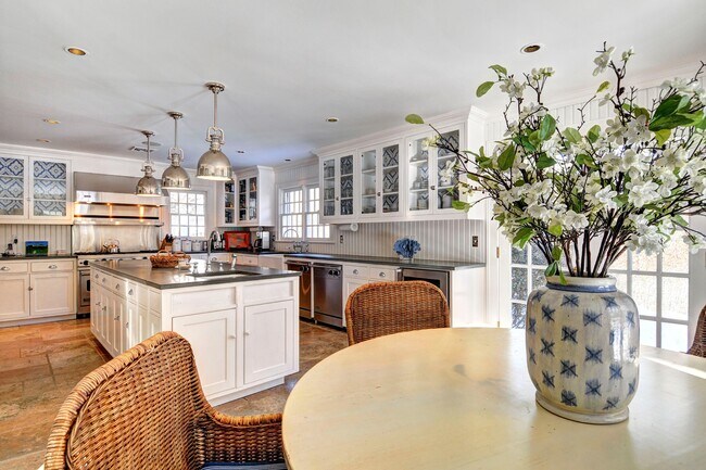 Foto del edificio - 70 Woods Ln