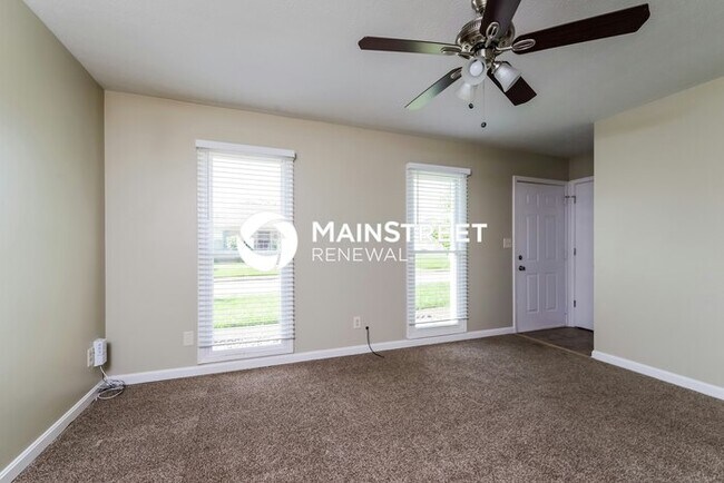 Building Photo - 4 Bedroom Pet-Friendly Home in Louisville, KY with Main Street Renewal