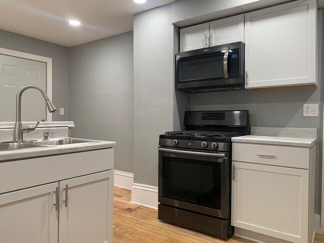 Foto del edificio - Spacious 4 Bedroom 2 Bathroom Home in Minneapolis!