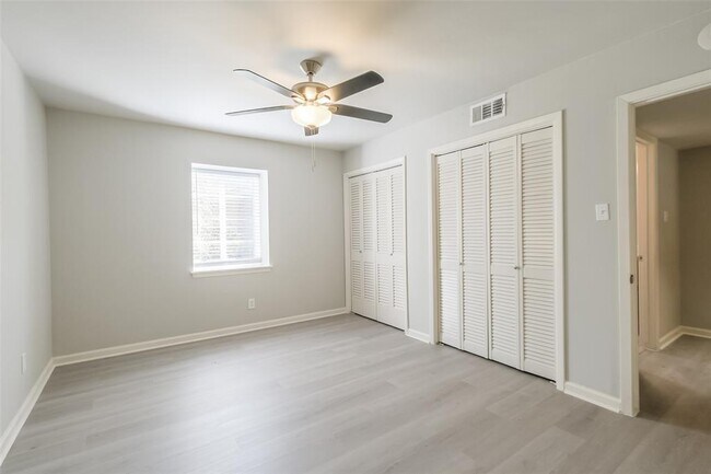Building Photo - 817 S Ripple Creek Dr