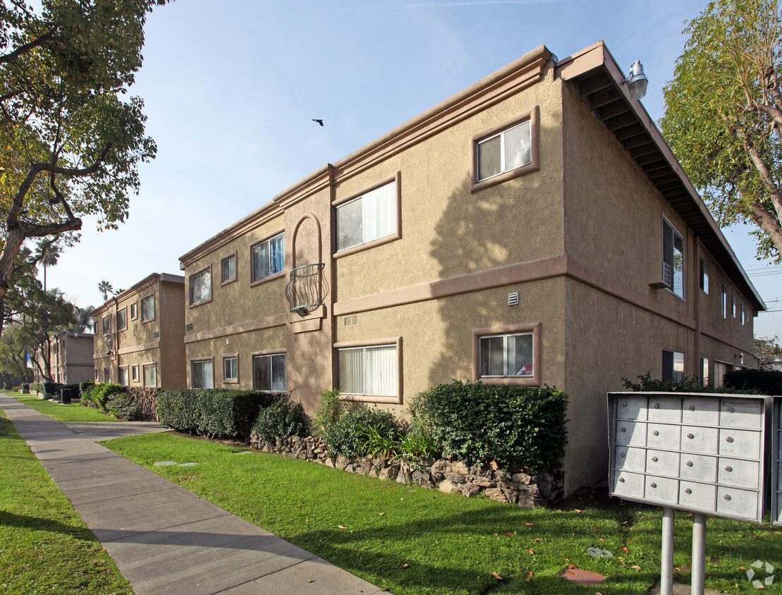 Foto principal - Courtyard Apartment