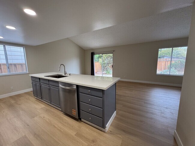 Foto del edificio - Beautiful Home | Completely Remodeled