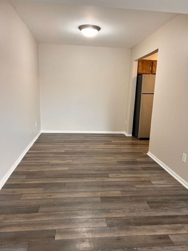 Foto del edificio - Charming 2-Bedroom, 1-Bathroom Apartment for Rent in Chesterton