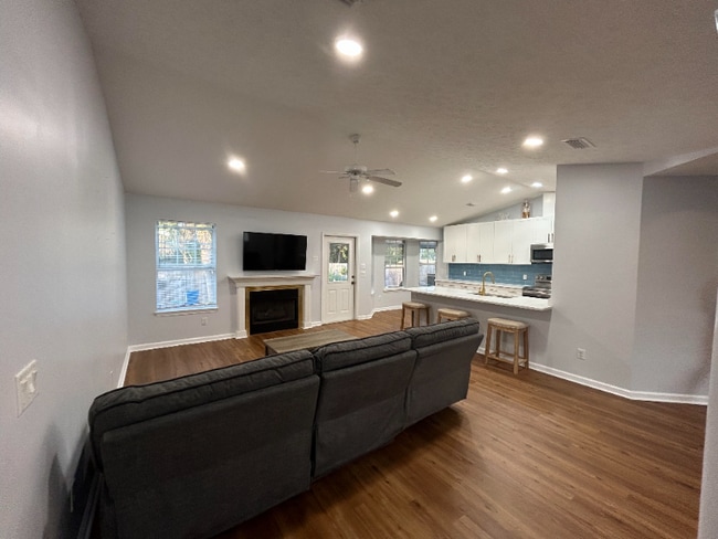 Foto del edificio - 331 Brady Way