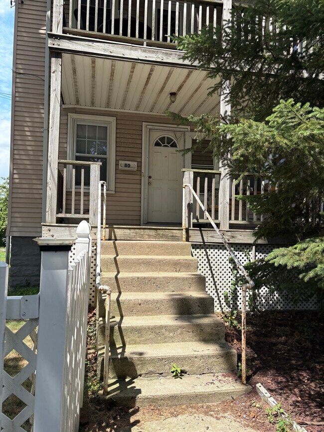 Foto del edificio - 80 Bowen Ave
