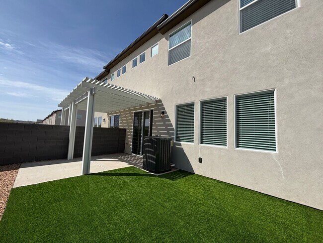 Foto del edificio - SAND HOLLOW TOWNHOME FOR RENT!