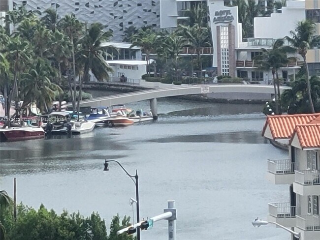 Foto del edificio - 100 Lincoln Rd