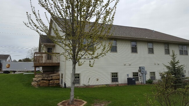 Building Photo - 407 Lueders Rd