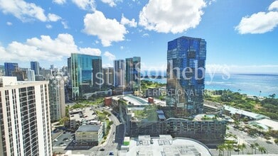 Building Photo - 1001 Queen St