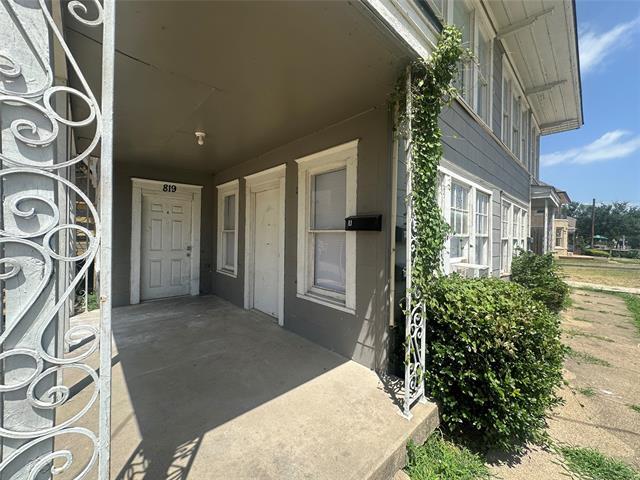 Foto del edificio - 819 N Marsalis Ave