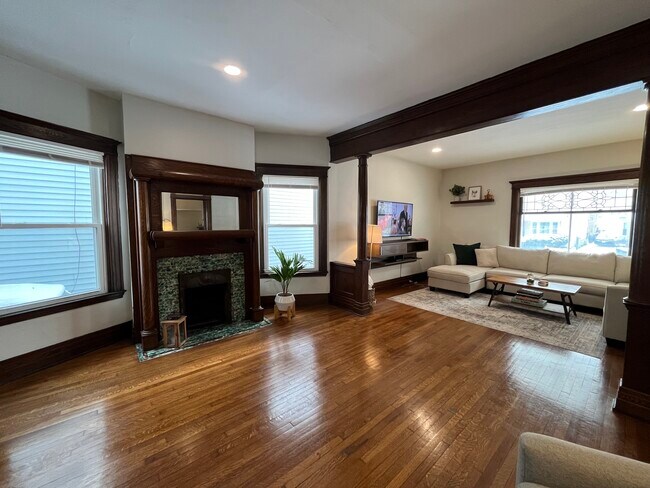 Foto del edificio - 166 Blaine Ave