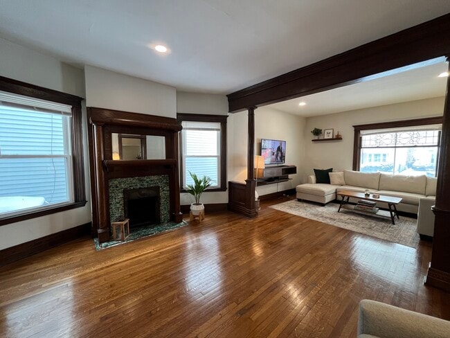 Building Photo - 166 Blaine Ave