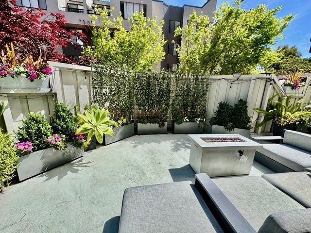 Building Photo - 150 Lombard St
