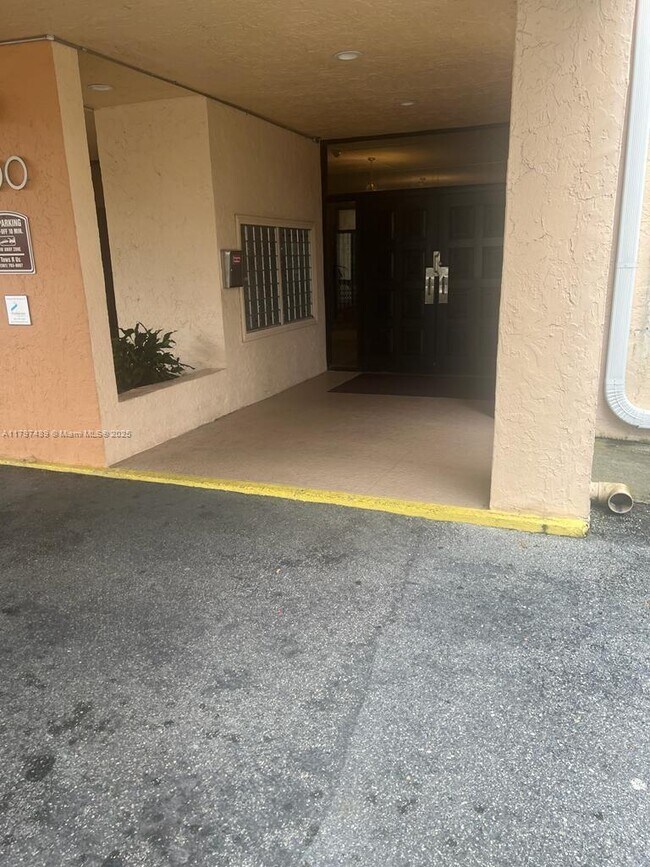 Foto del edificio - 500 Executive Center Dr
