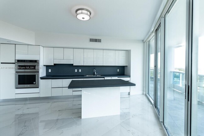 Foto del edificio - 2127 Brickell Ave