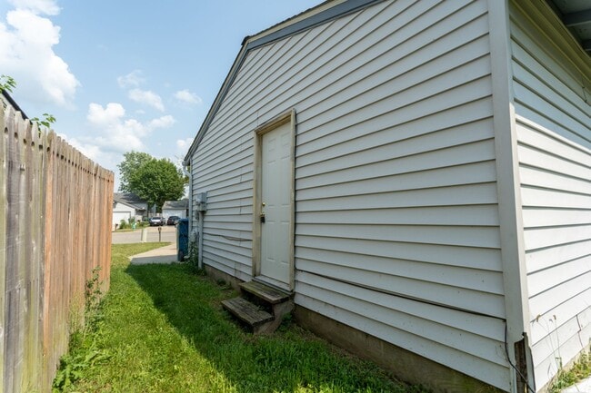 Building Photo - Charm and Convenience: Your Ideal 3-Bedroo...