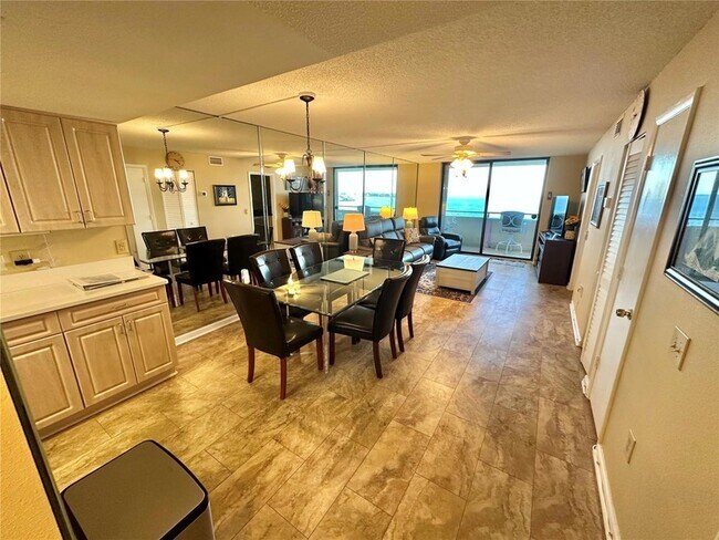 Building Photo - 6009 Sea Ranch Dr