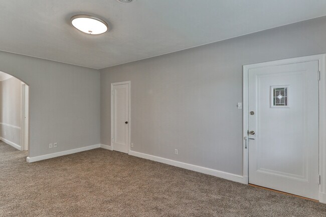 Building Photo - 8108 Delmar Blvd
