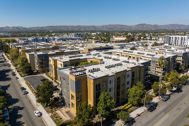 Building Photo - Reveal