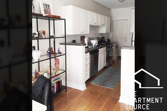 Building Photo - 724 W Roscoe St