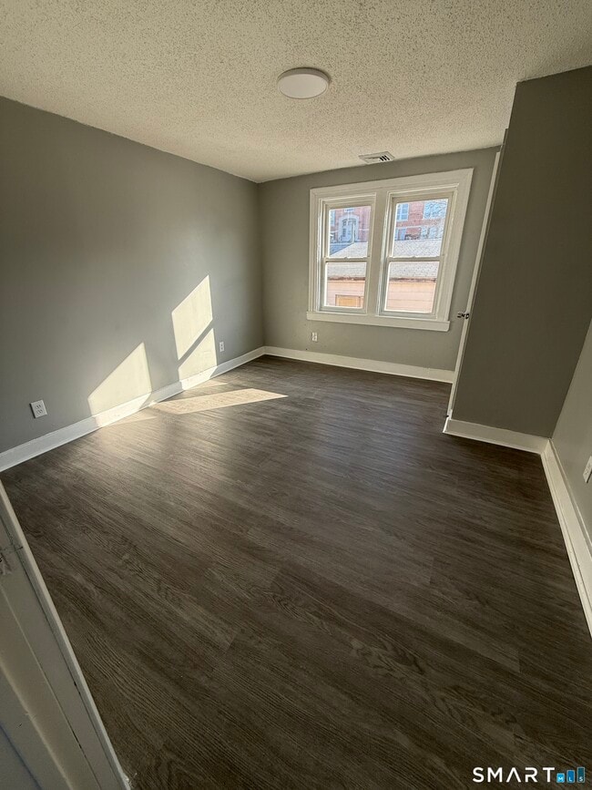 Building Photo - 74 Branch St