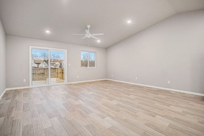 Building Photo - 2352 Richardson Ct