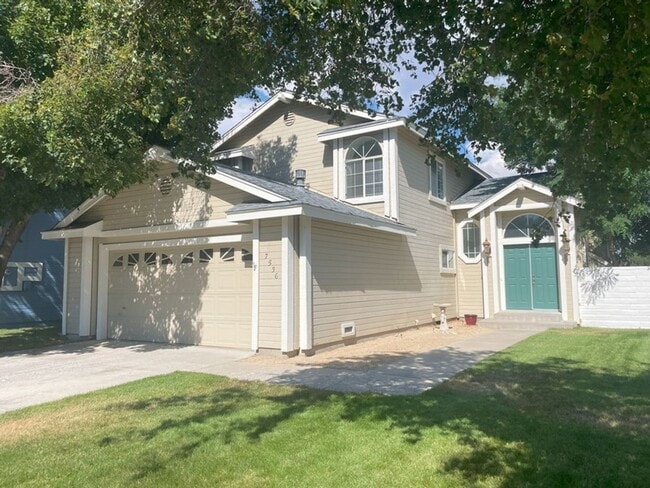 Building Photo - South Reno Three Bedroom Home with Land...
