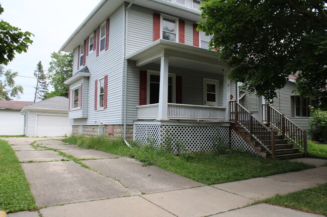 Building Photo - 107 E 11th St