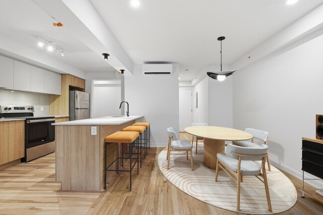 Building Photo - 2755 Av De Kent