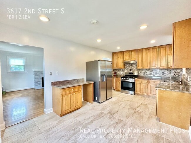 Building Photo - Stunning, Sun-Drenched Home- 1 Mile to Bal...