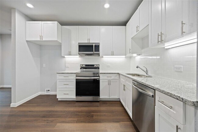 Building Photo - 18831 Luminescent Ln