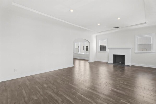 Building Photo - 128 N Hamilton Dr