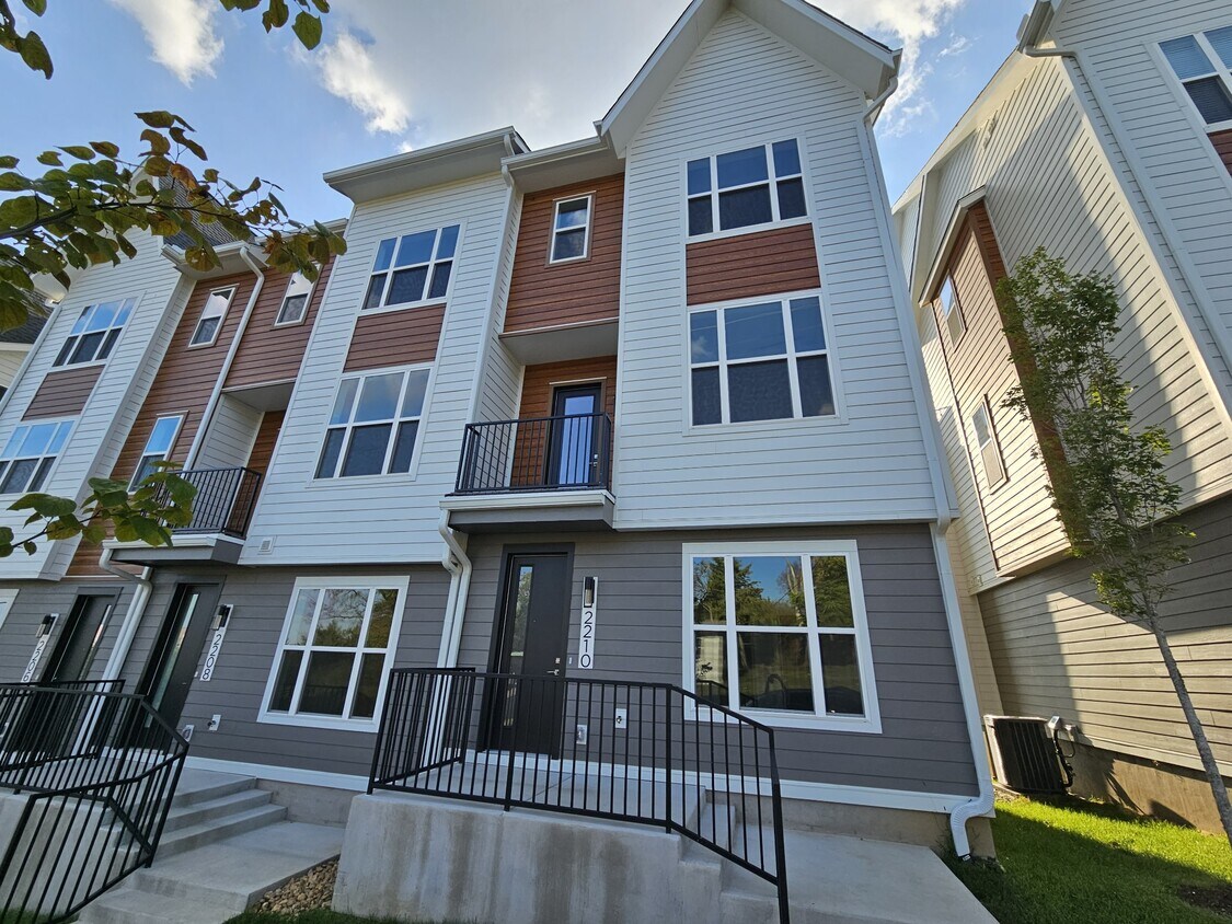 Foto principal - 2210 Old Matthews Rd