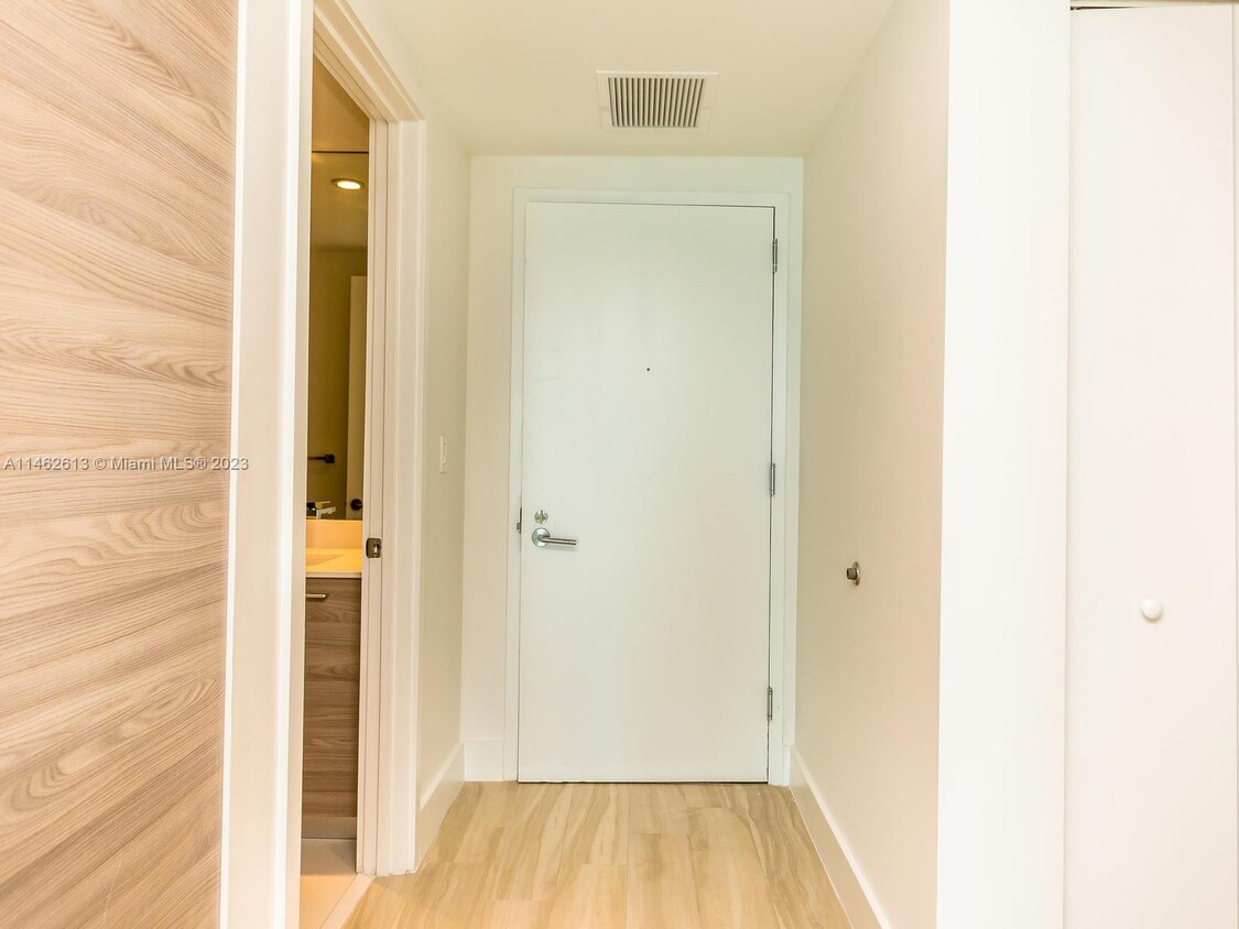 Foto principal - 1300 S Miami Ave