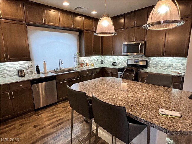 Foto del edificio - 8290 Hamilton Oaks St