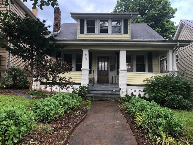 Foto del edificio - 933 Highland Ave SE