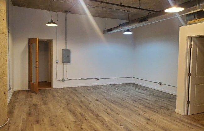 Building Photo - 4619 N Ravenswood Ave