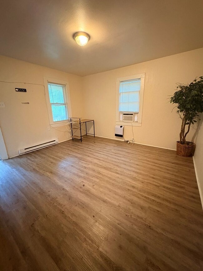 Building Photo - Cozy 1-Bedroom Home Available Now in Winst...