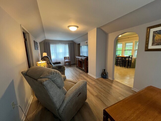 Foto del edificio - Fully Furnished 1 Bedroom, 1 Bathroom Dupl...