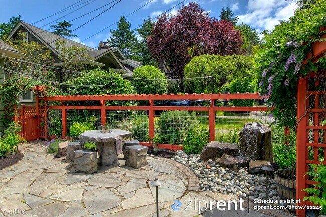 Building Photo - 4 br, 3 bath House - 1930 Boyer Avenue Eas...