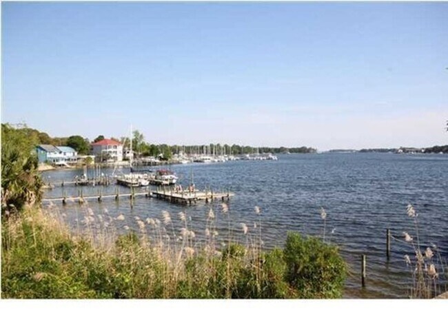 Foto del edificio - Waterfront Unit in Niceville