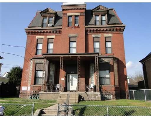 Front of Building - Eberhardt Apartments